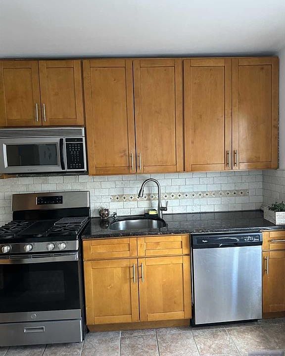 1st image of 400 Lincoln Ave