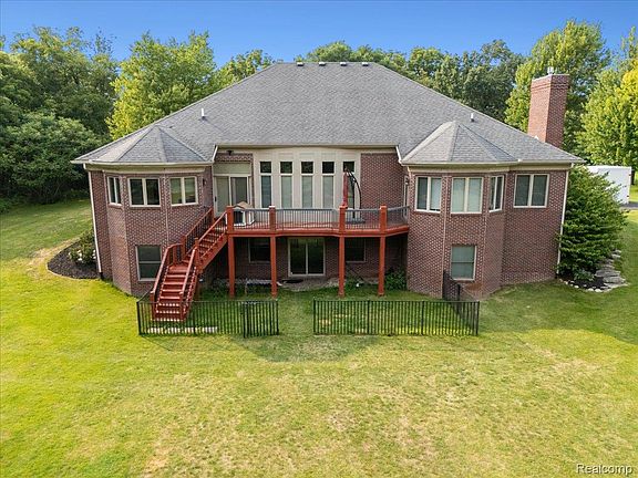 3rd image of 3279 Beach Lake Dr E