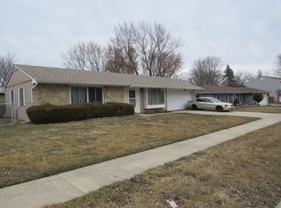 1132 Case Ln, Elgin, IL 60120