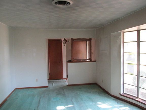 5th image of 1215 Holly Glen Pl