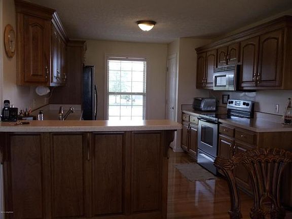 3rd image of 246 W Woodlake Cir