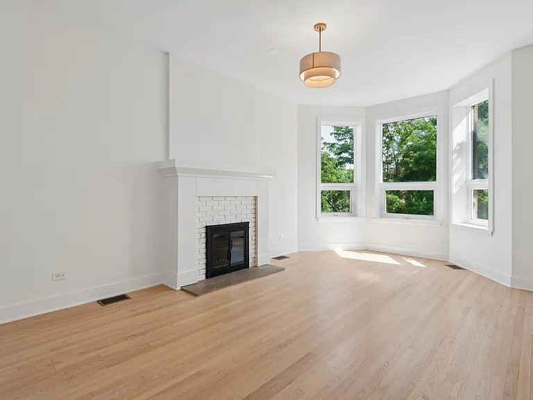 848 W George St #3 — Photo 9