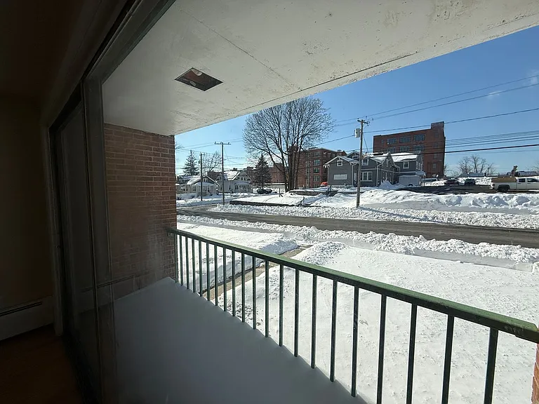 377 Stanley St — Photo 6