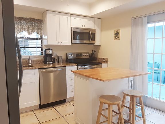 3rd image of 10324 Fernbrook Ln