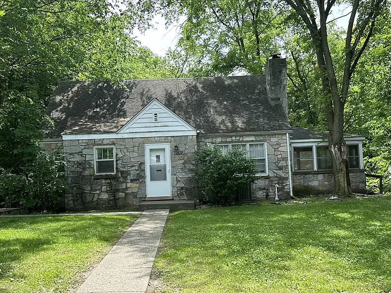 1612 Broadway St — Photo 2