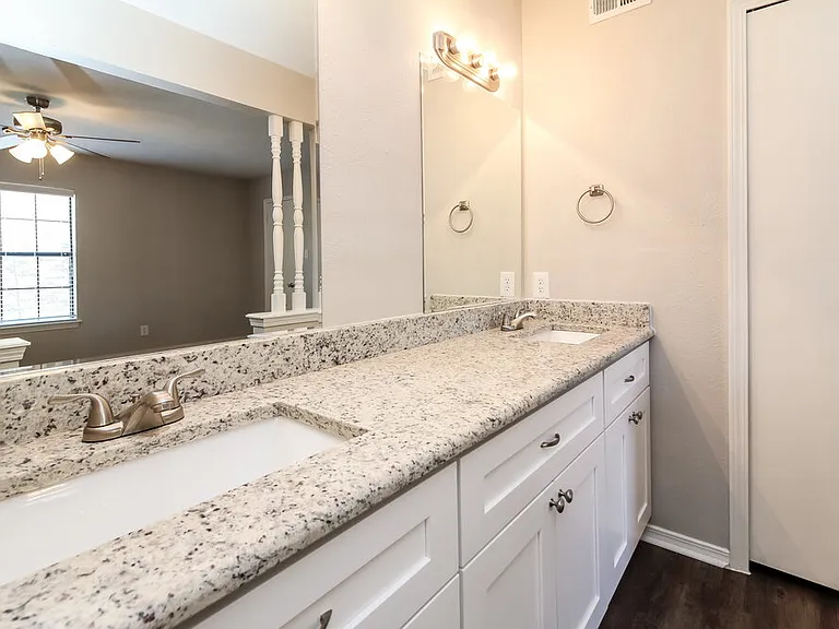 454 Kenya St — Photo 15