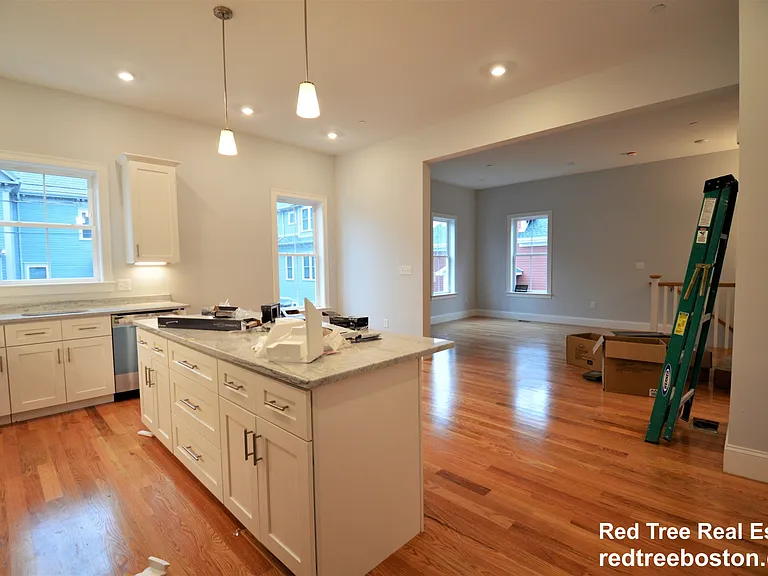 18 Murdock St — Photo 1