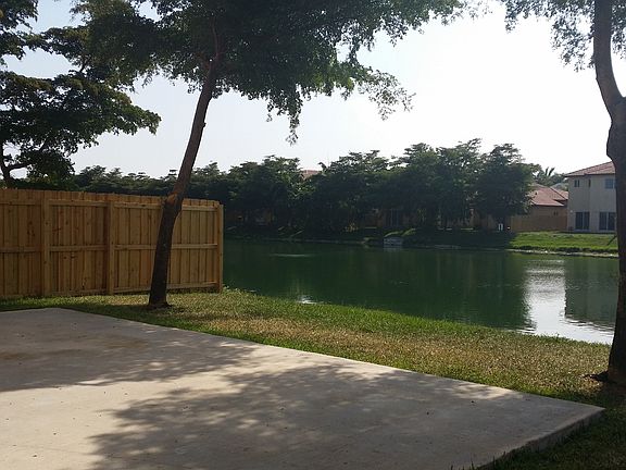 5th image of 1040 NE 41st Ter