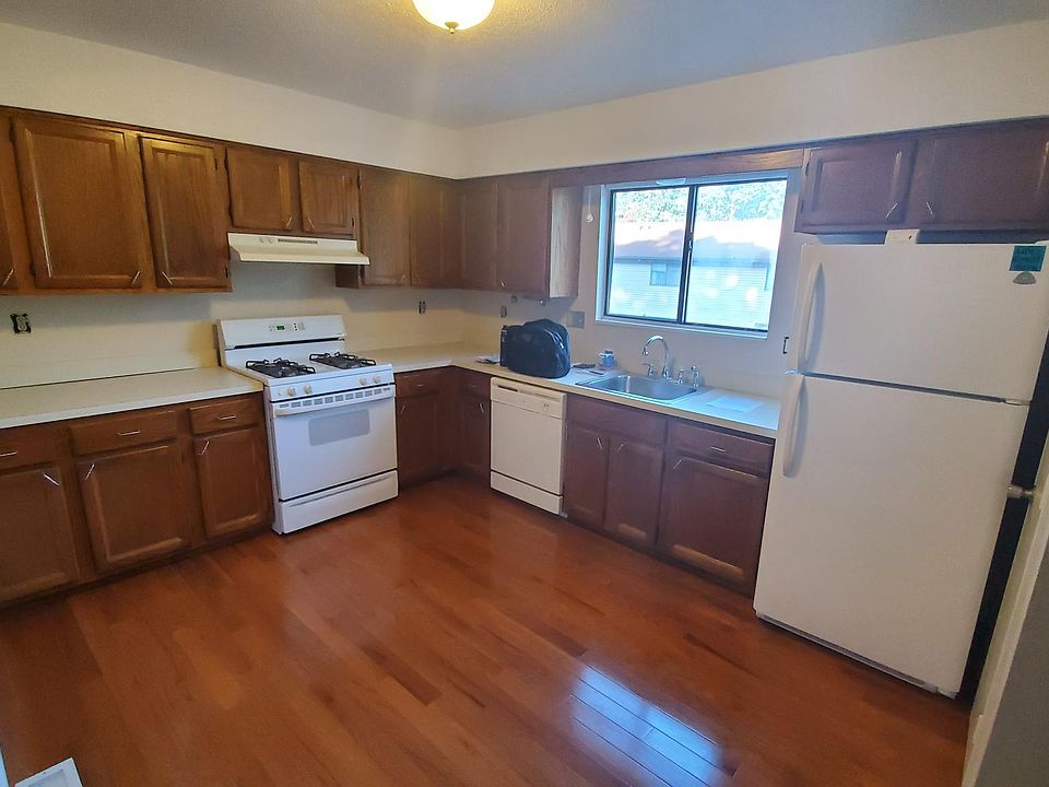 2nd image of 140 Thompson St #16-C