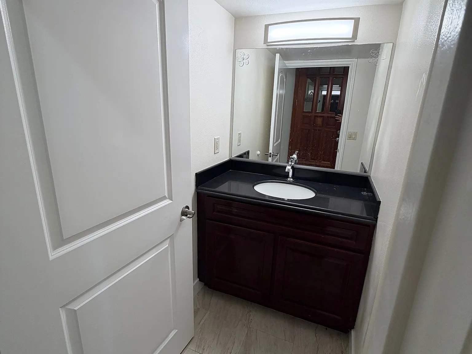 3 bed, 2.5 bath, 1750 sqft, $3,950 — Photo 3