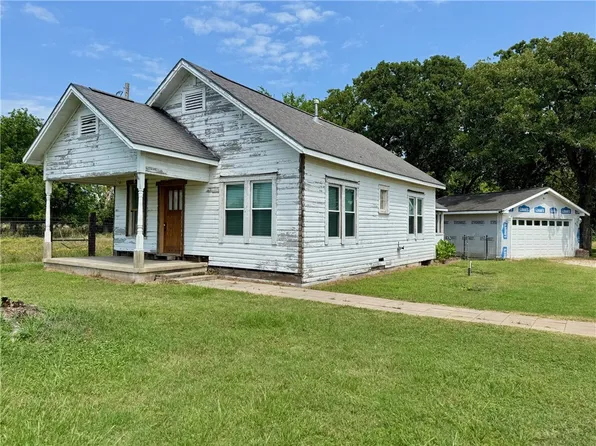 2110 E Hanna St, Calvert, TX 77837