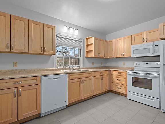 3rd image of 1 Brokaw Pl