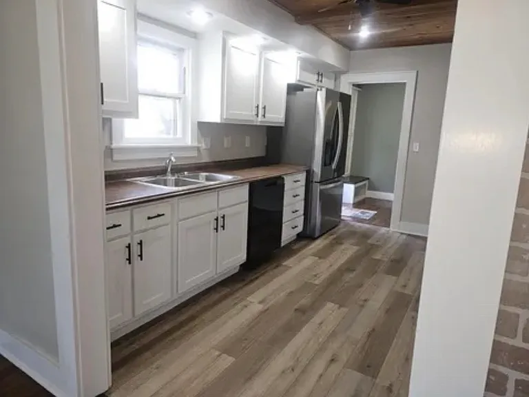 719 S Market St — Photo 15