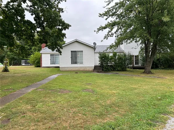 132 N Pine St, Hazel Dell, IL 62428