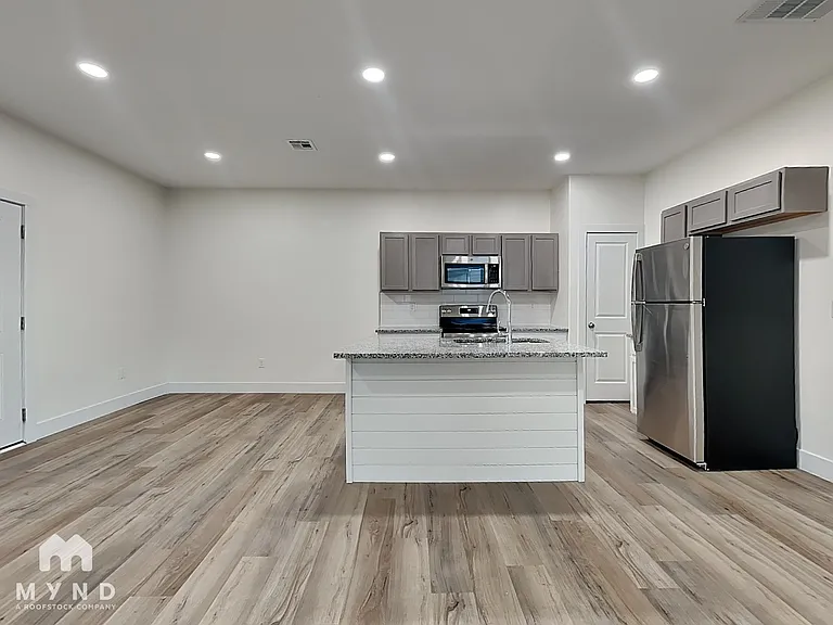5801 Bristol St #5801 — Photo 5