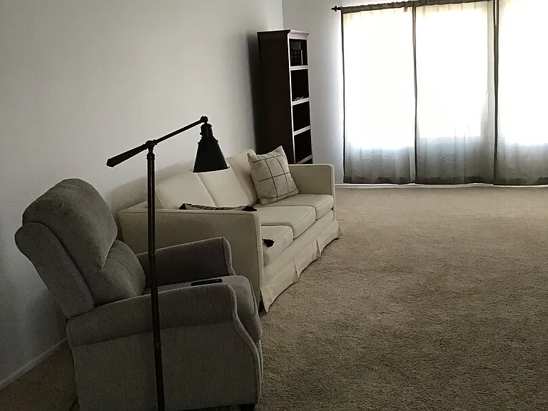 E Avenue R — Photo 7