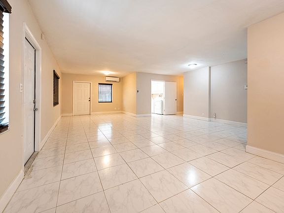 5th image of 419 SE 18th St