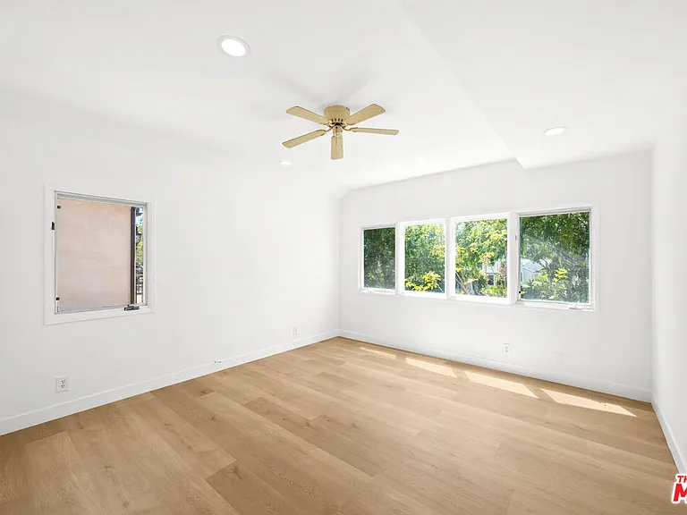 244 S Almont Dr — Photo 37