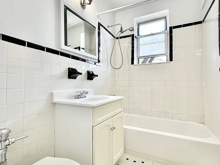 38-15 Bowne St #2B — Photo 7