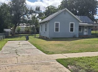 422 E 7th St, Russell, KS 67665