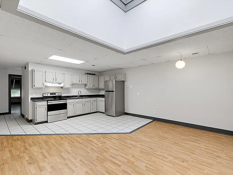 113 S Saginaw St #A — Photo 2