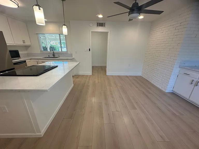 9101 Rosewood Dr — Photo 12