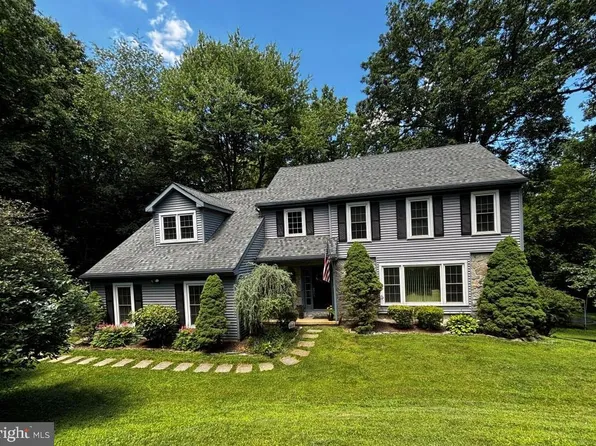 1535 Red Rock Dr, Downingtown, PA 19335