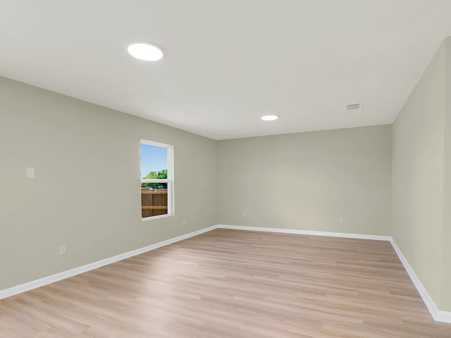 3 bed, 1049 sqft, $1,375 — Photo 4