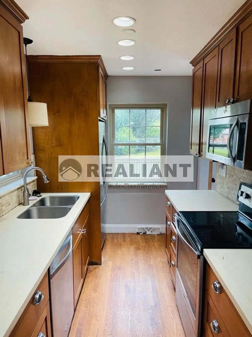3 bed, 2.0 bath, $1,695 — Photo 4