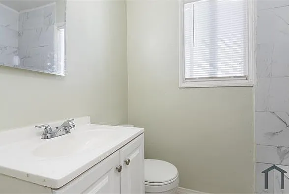 400 E Lancaster Blvd — Photo 4