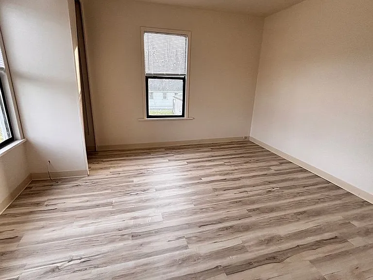 1129 E State St #1&2 — Photo 13