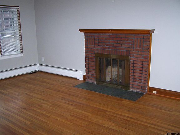 3rd image of 5 Hudson Ave