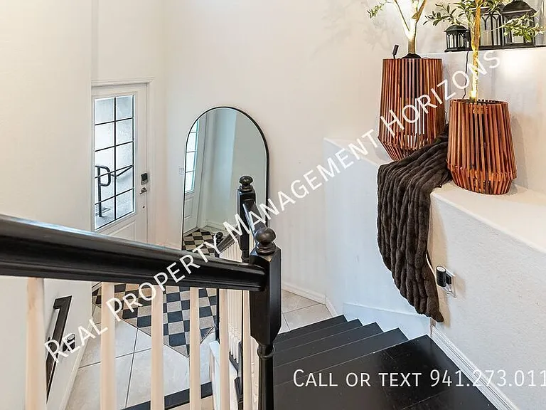 5623 N Honore Ave #322 — Photo 2
