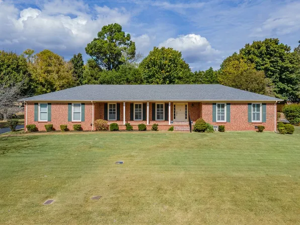 1408 Lyon St, Columbia, TN 38401
