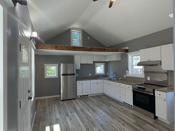 2nd image of 25 Chapel St Unit 1
