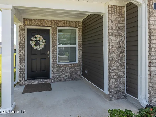 66 Sealy Dr, Byhalia, MS 38611