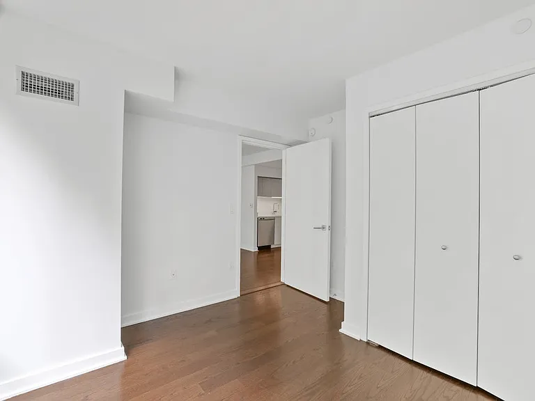 400 W 113th St #215 — Photo 12