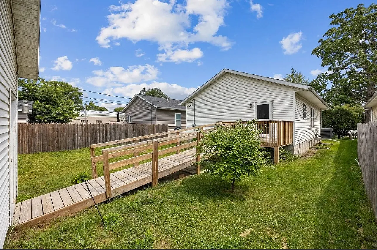4 bed, 1416 sqft, $1,950 — Photo 3