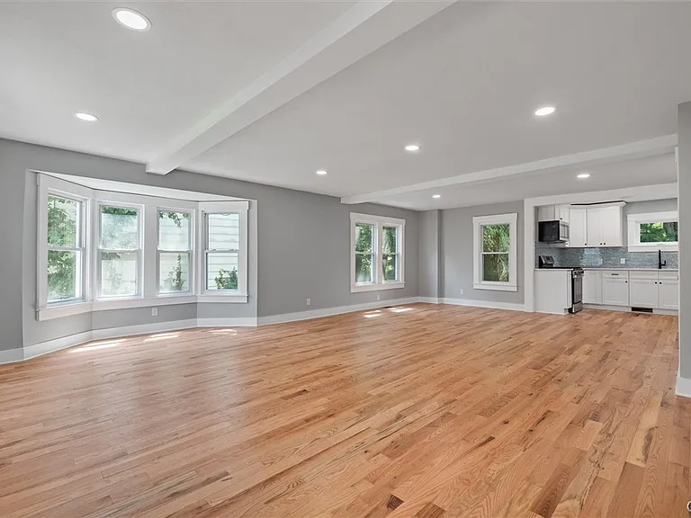 106 Wellington Rd — Photo 4
