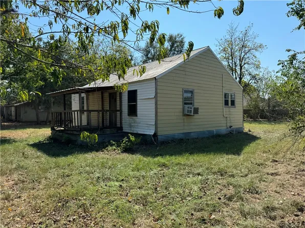 710 Perkins St, Franklin, TX 77856