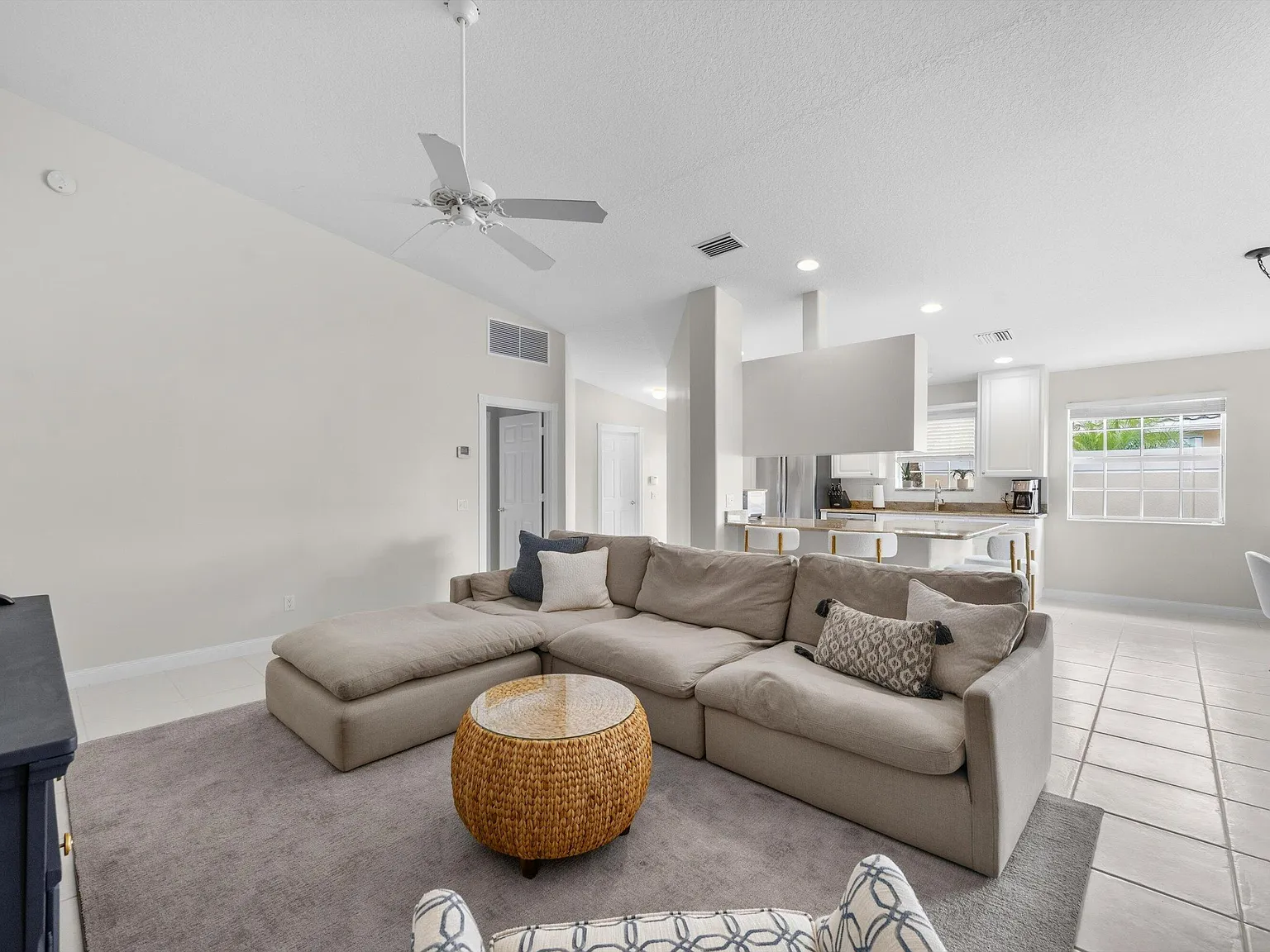 2 bed, 2.0 bath, 1526 sqft, $6,500 — Photo 4