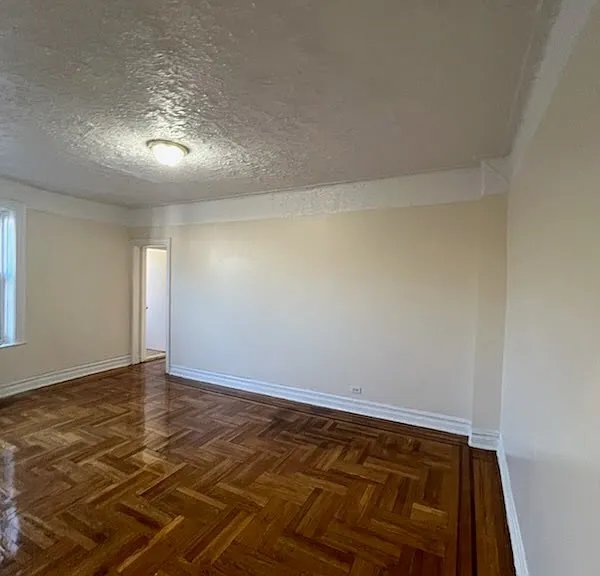 1923 Hobart Ave #1 — Photo 1