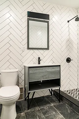 Rented by Venn NY Inc | media 28