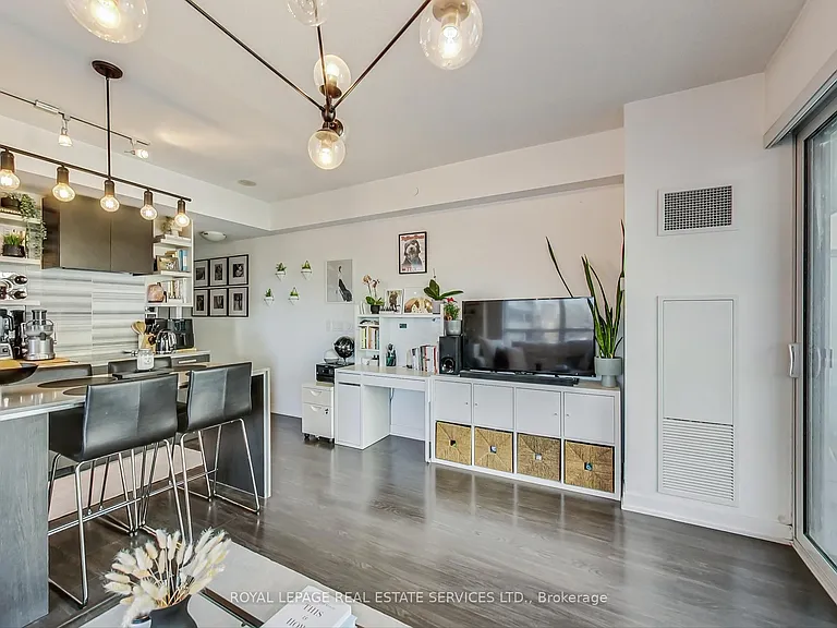 1830 Bloor St W #438 — Photo 5