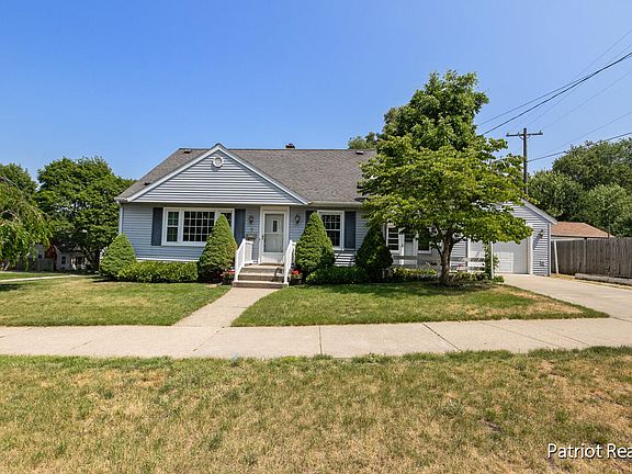 2nd image of 7 Graceland St NE