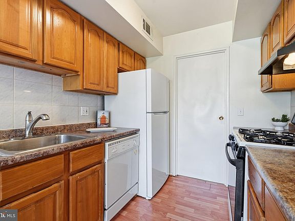 5th image of 418 Brandywine Ct