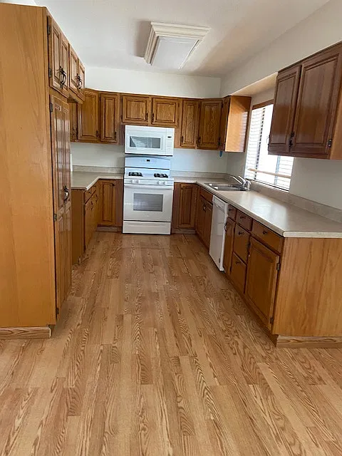9360 Oakmount Blvd — Photo 4