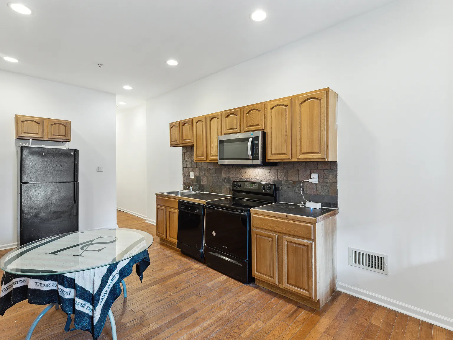 3 bed, $1,500 — Photo 3