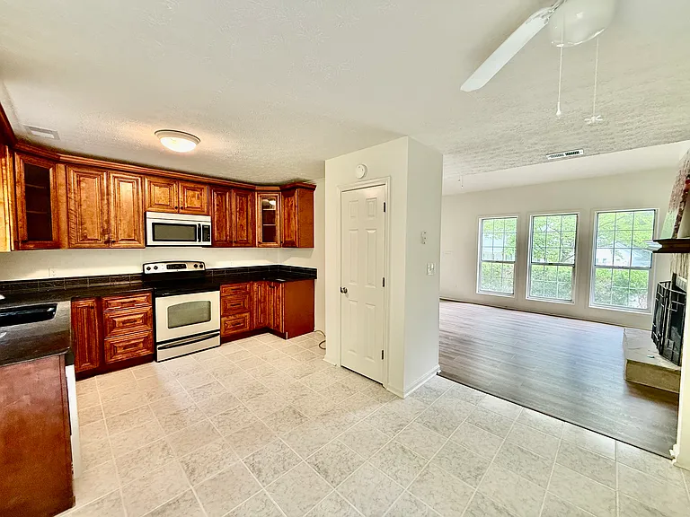 5012 Evelyn Way — Photo 5