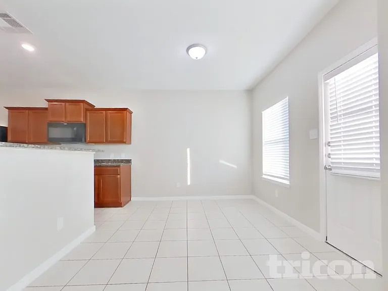 916 American Monarch Dr — Photo 5